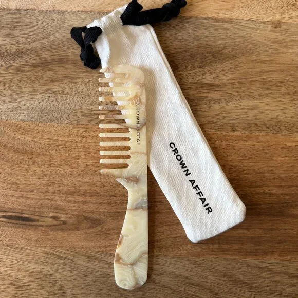 Crown Affair The Comb No. 002 in Carrara - Picture 2 of 5